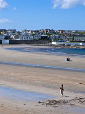 The best scenic drives in Ireland - Stop off at Kilkee Beach
